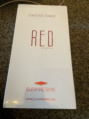 RED Facial Treatment - White/Red